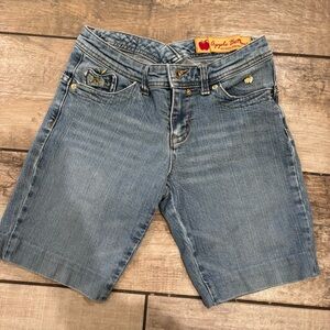 Vintage Y2K Apple Bottoms Gold Stitch Apple Pockets Jean Shorts Women’s size 3/4